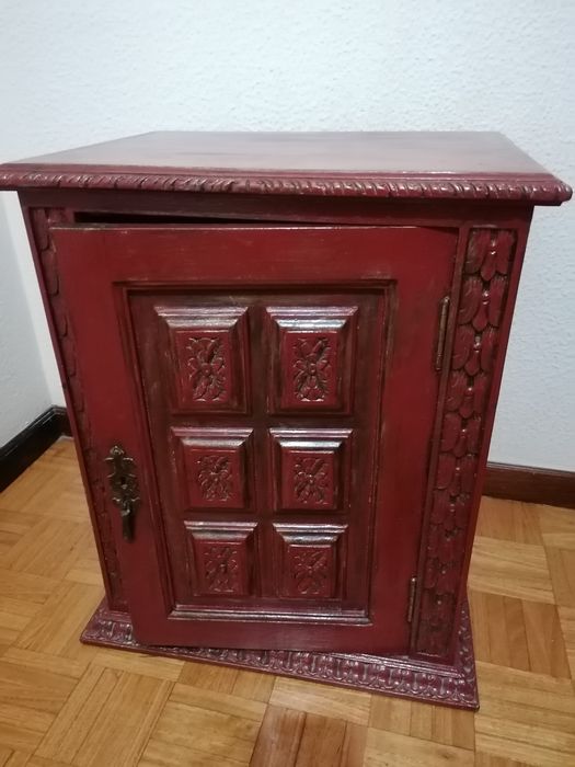Movel muito bonito pintado mão e envernizado para desocupar da pera varias situações aproveite