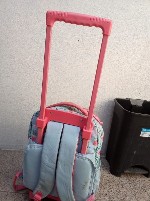 Mochila com Rodinhas Floral – Feminina e Espaçosa