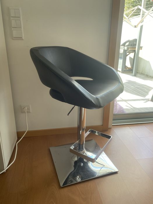 Bancos de balcão pretos