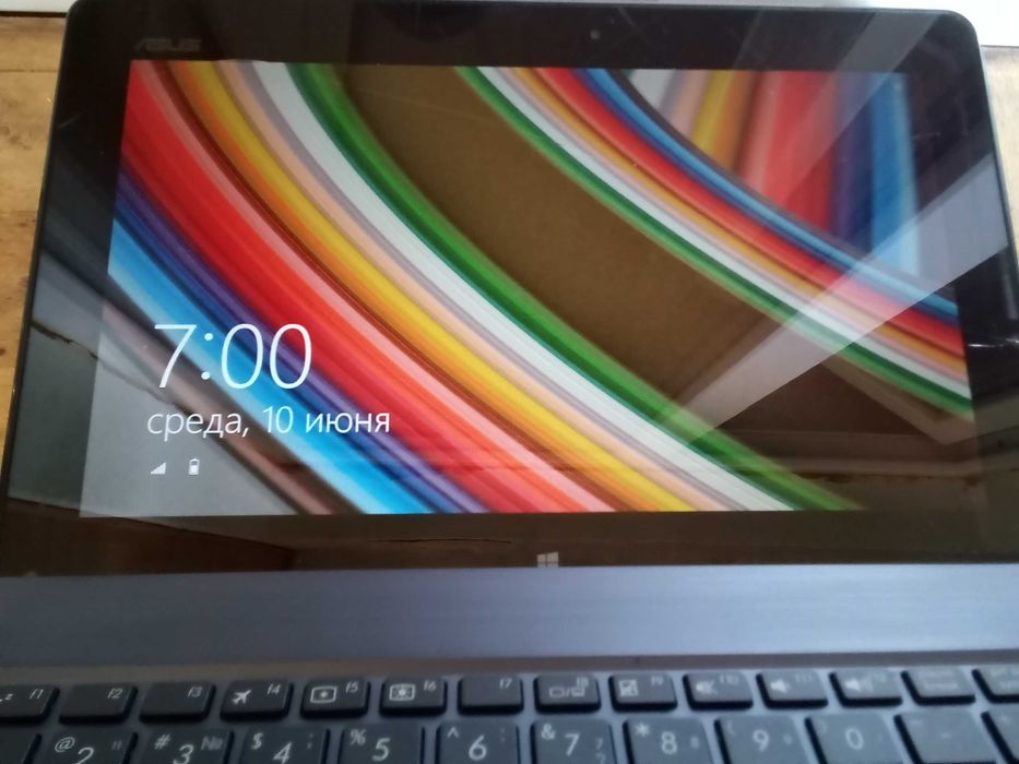 Планшет Asus TF600T + клавіатура