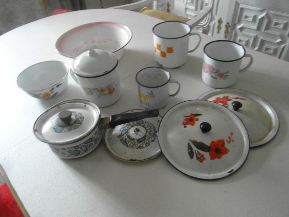 Jarra, prato pintado a mão , Garrafa vazia