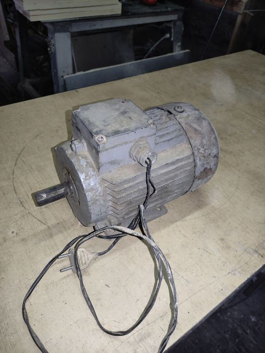 Електромотор (2 шт по 1000 грн)