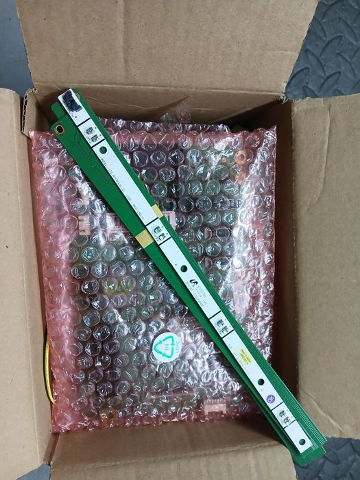 PEÇAS - TV LED 32" - Samsung UE32EH4003W - com Ecrã Partido!!_2