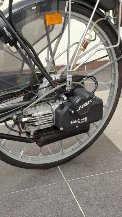 Rower z napędem spalinowym