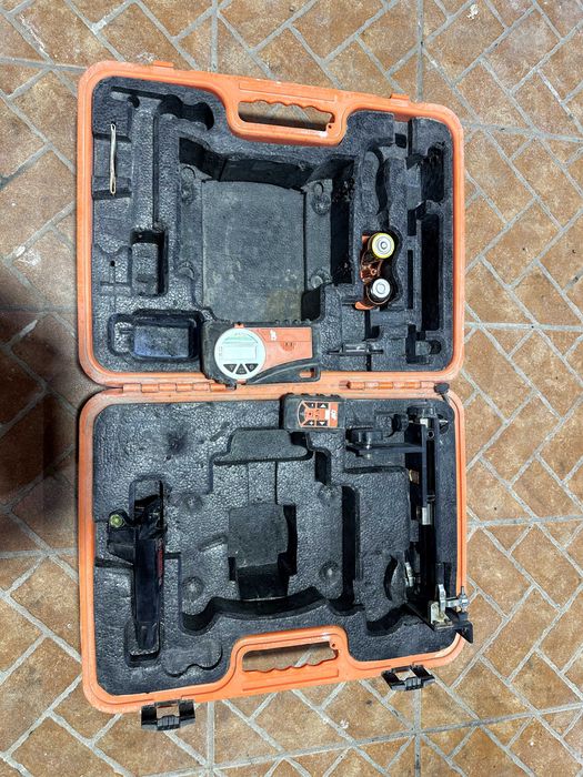 Laser rotativo + Tripé com Cabeça Telescópica DeWalt