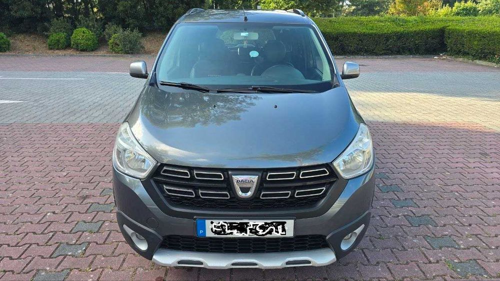 Dacia Lodgy Stepway 1.5 dCi 110 cv, diesel (gasóleo), 7 lugares, Dezembro de 2017, Cinzento