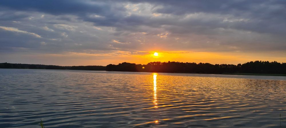 Mazury domek  linia brzegowa jezioro Kalwa Willa Sosenka pomost  łódka