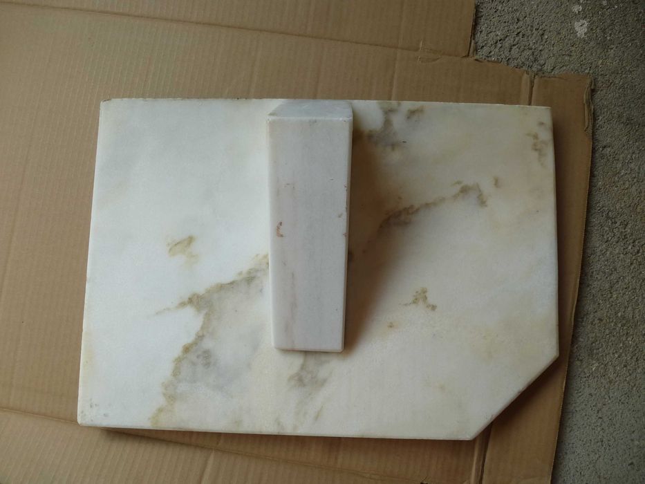 Duas Lápides, usadas com inscrições