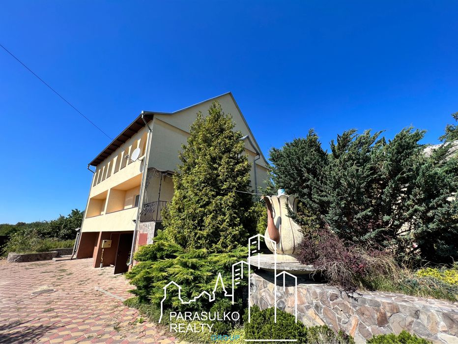 ФАНТАСТИЧНО привабливий будинок в мальовничому місці!