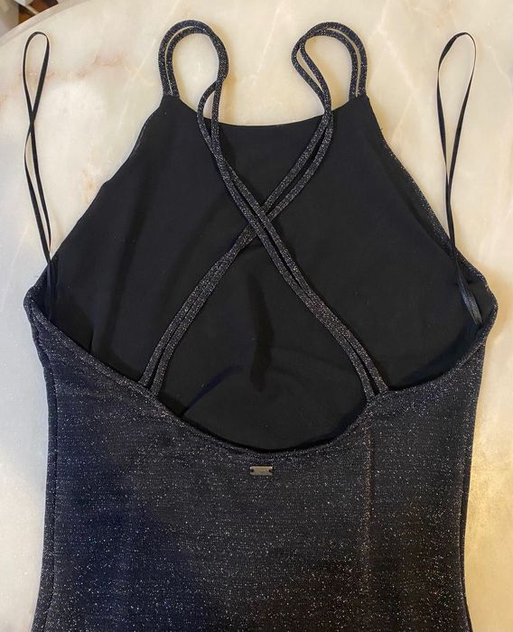 Vestidos curtos com brilhantes