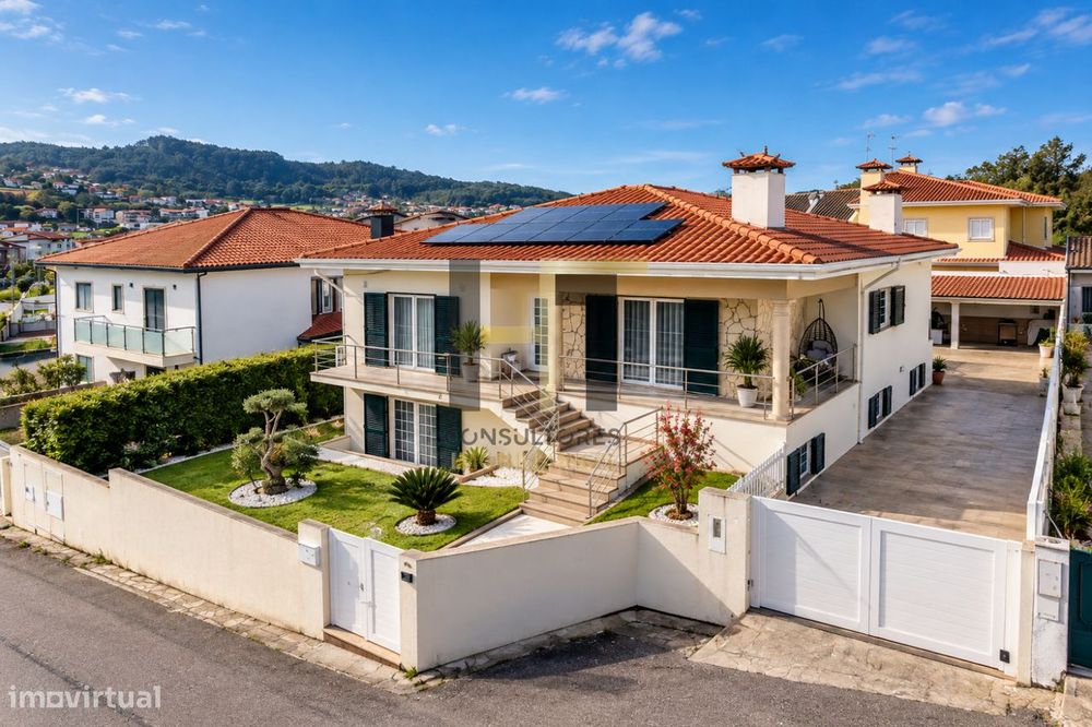 Moradia T3 Isolada de 4 Frentes | Suíte | Jardim | Alvarelhos
