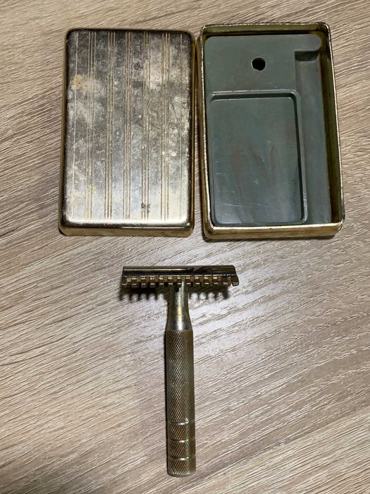 Станок бритва в футляре