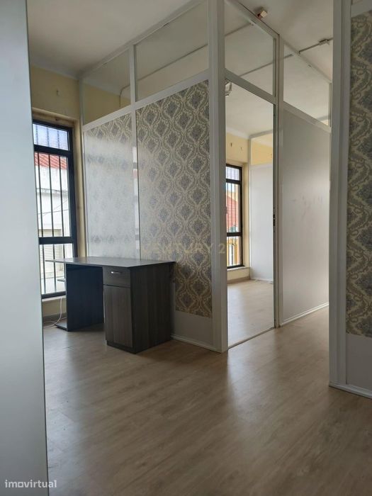 Escritório Moderno em Alenquer com Vista para a Cidade
