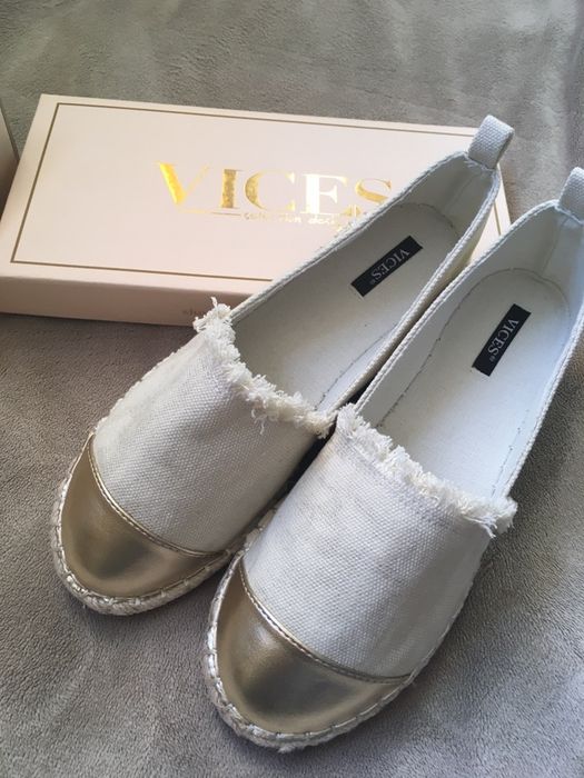 Nowe półbuty damskie, espadryle.
