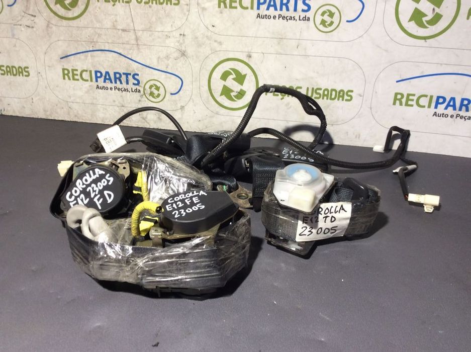 Cintos de segurança Toyota Corolla E12