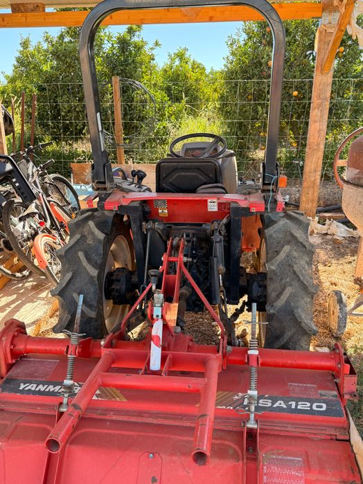 Trator Yanmar 4x4 com fresa