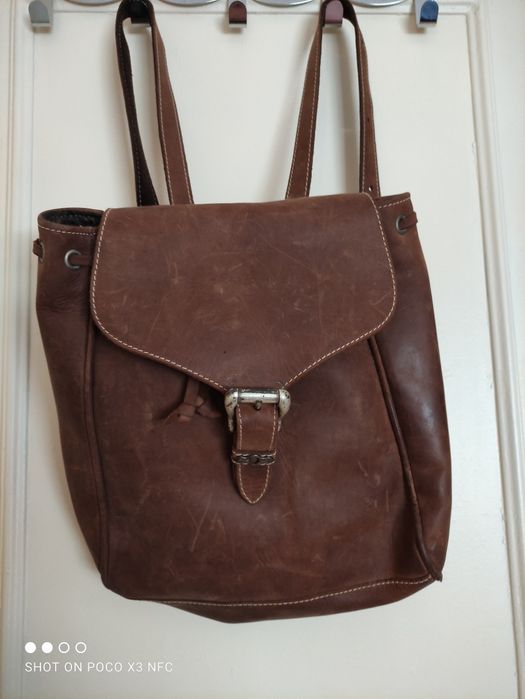 Mochila castanha em pele + Botas pretas