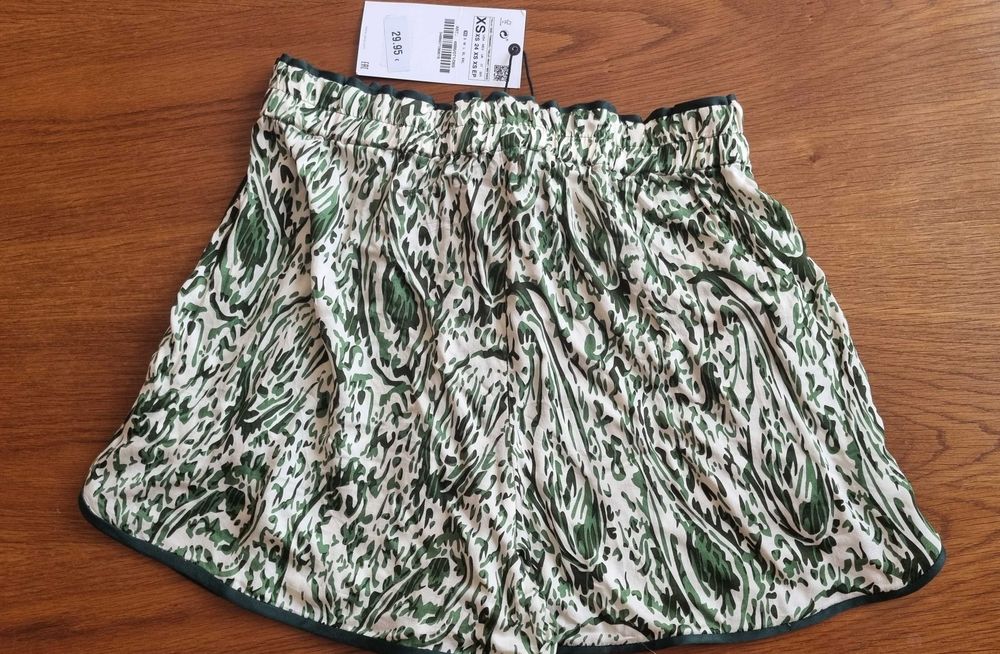 Нові легкі шорти ф-ми Zara р.S