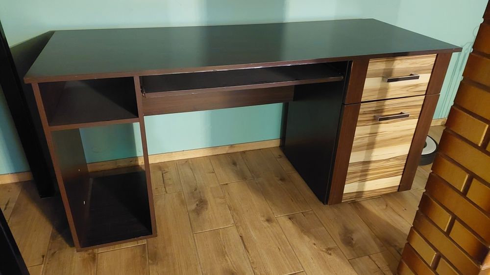 Duże biurko komputerowe