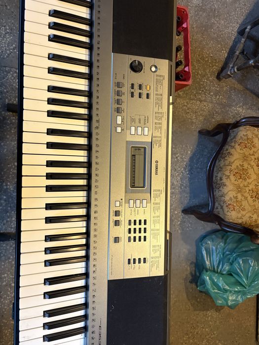 Keyboard Yamaha ze statywem