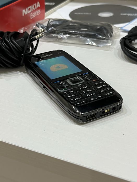 Telefon NOKIA E51