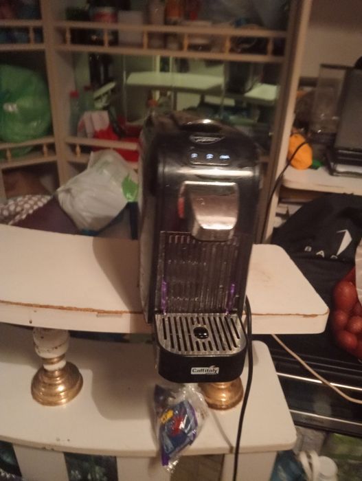 Máquina de café expresso a trabalhar bem