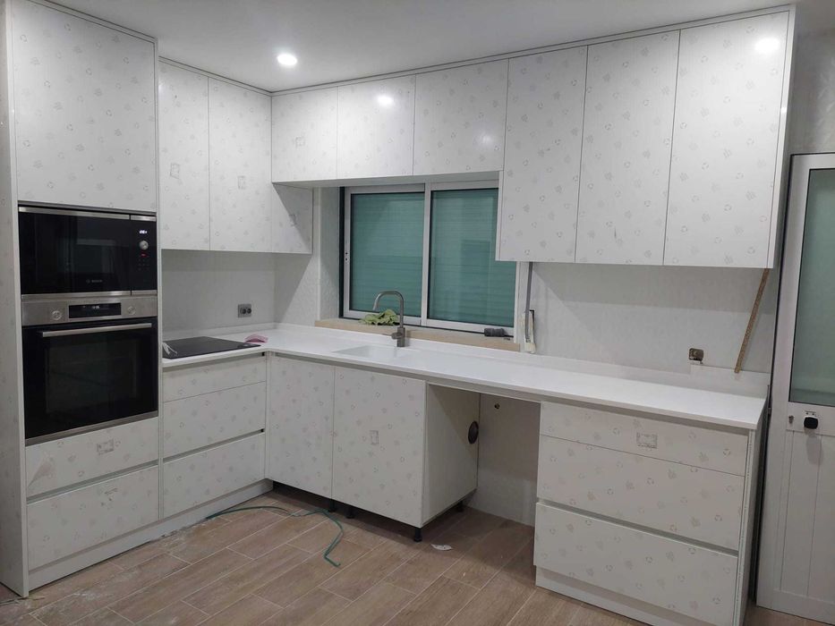 Cozinhas, Roupeiros, Estantes, Móveis a medida