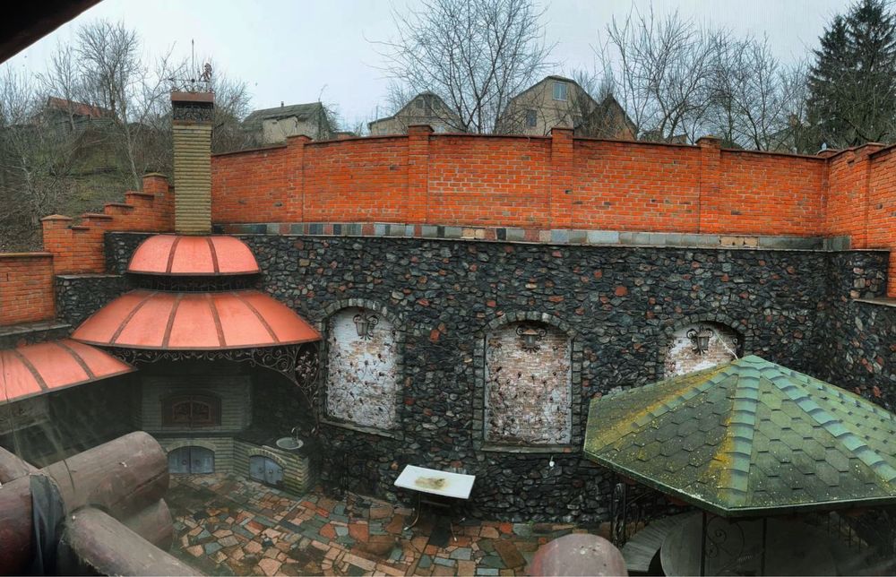 Продаж розкішного та унікального домоволодіння в м. Корсунь !