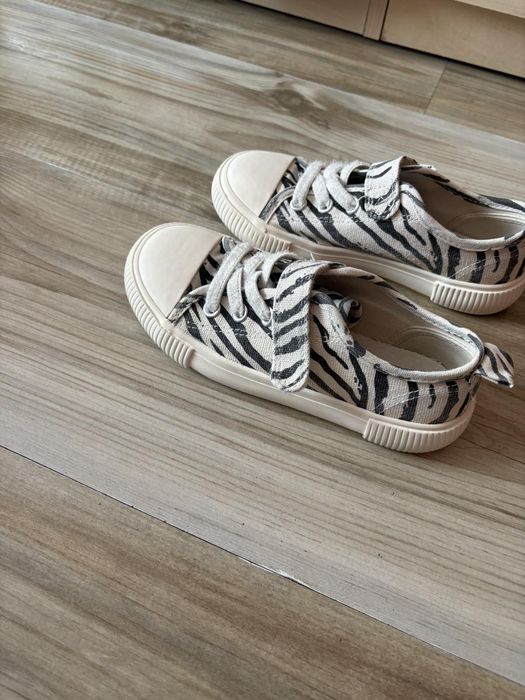 Продам кеди фірми h&m для дівчинки