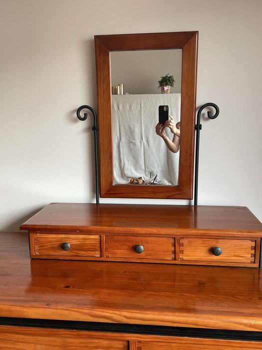 Conjunto de quarto madeira (cómoda, mesa de cabeceira e secretária)