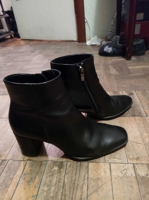 Продам шкіряну обувь демісезонну жіночю р.37р