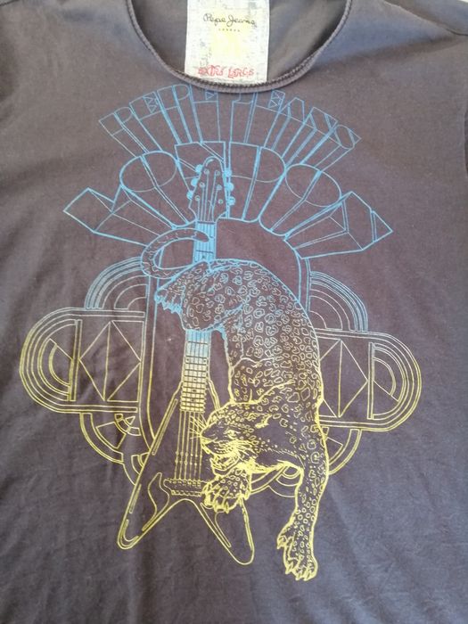 T-shirt da Pepe Jeans em cor castanha e com estampado à frente