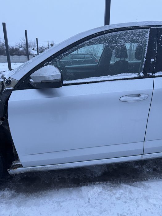 Двері Передні задні праві ліві Skoda A7 Шкода а7 La7w-8E8E