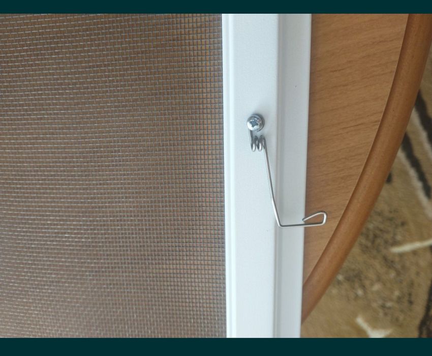 Moskitiera na małe okno