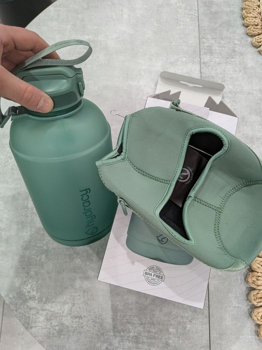 Bidon na wodę z etui