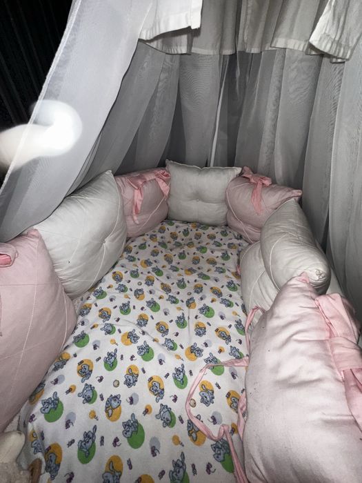 Продам набір подушок в ліжечко