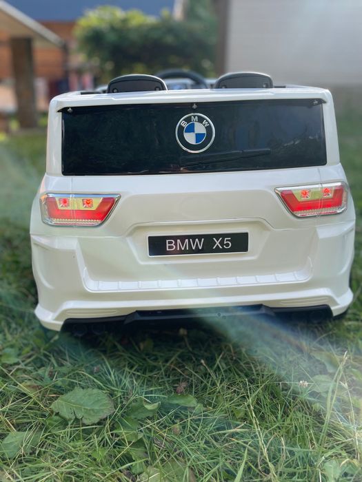 Дитячий електромобіль BMW на пульті керування з підсвічуванням фар