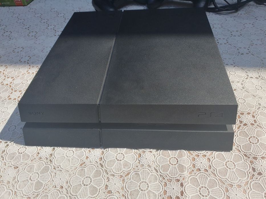 Konsola PS4 500GB plus gry