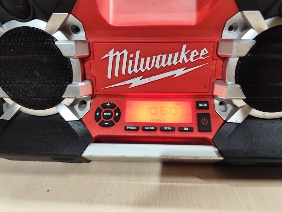 Milwaukee M12- 28 DCR колонка/радіо/ Мілвоке оригінал