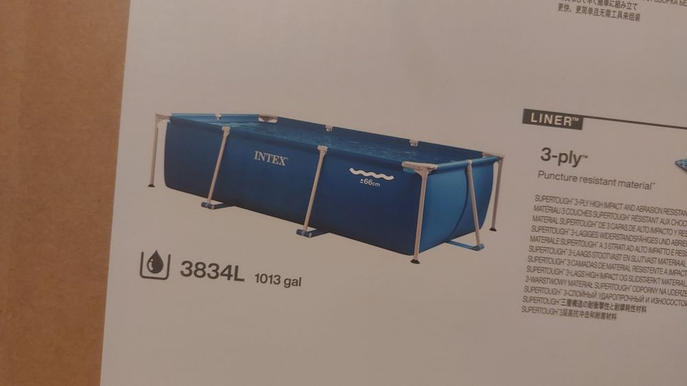 Piscina com estrutura