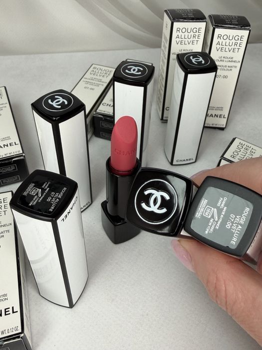 Помада Chanel Allure Velvet 07