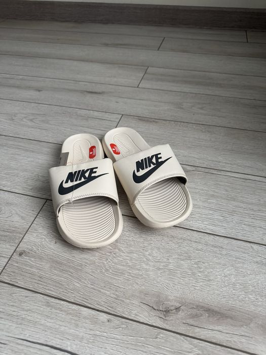Спортивні тапки Nike