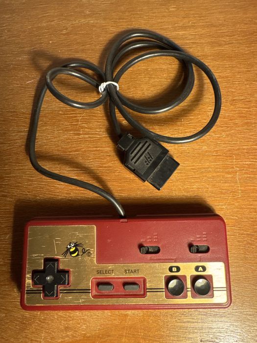 Kontroler pad do Nintendo Famicom / Pegasus od Hudson Soft HC 62-4