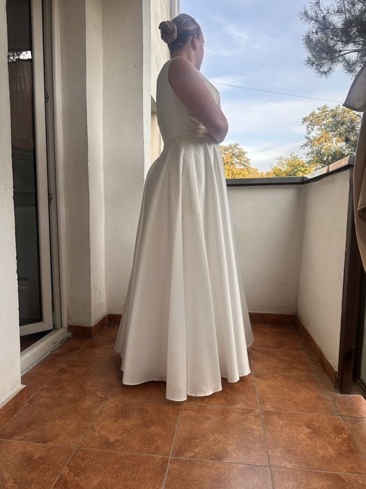 Suknia ślubna satynowa 40/46