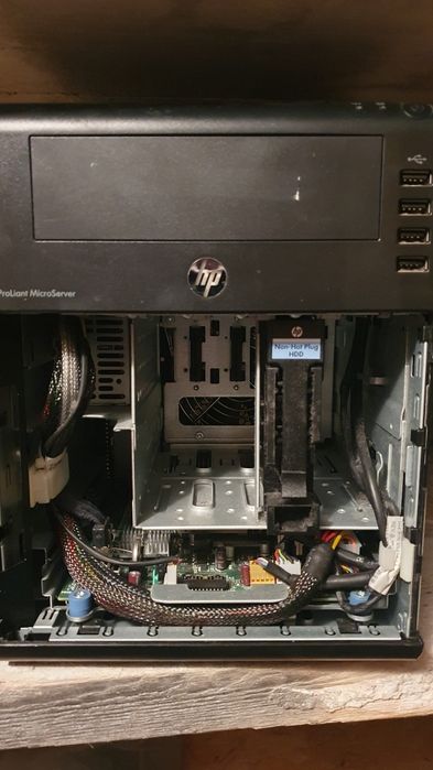 HP Proliant Microserver HSTNS-5151 AMD Turion II 6GB RAM USB