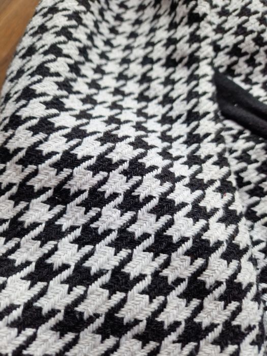 Elegancka sukienka w pepitkę  czarno biała  jesienna do biura