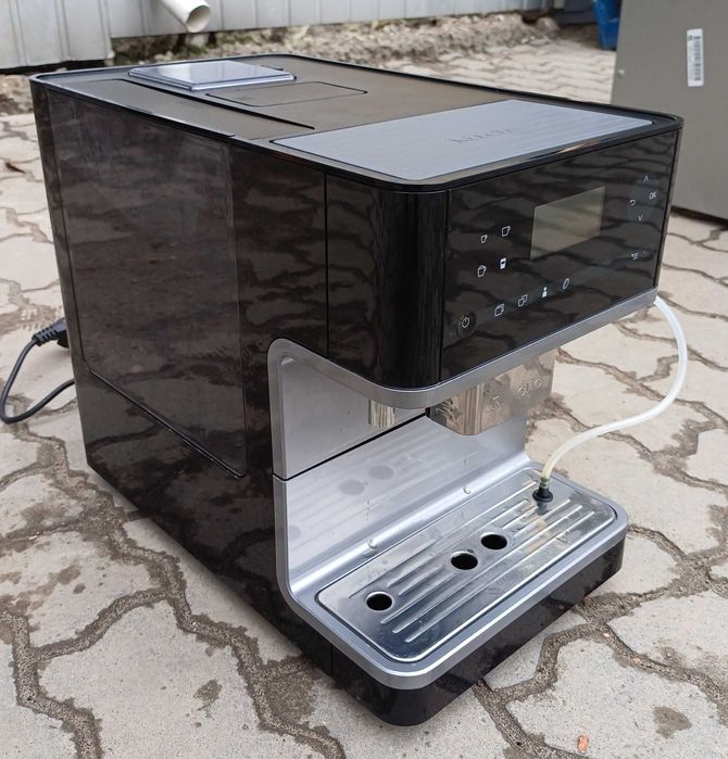 Кавоварка кавомашина преміум класу Miele CM6300 з текстовим меню чорна