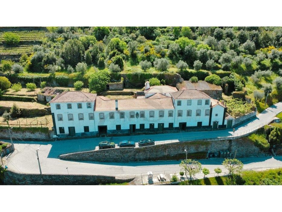 Casa Senhorial Brasonada do Século XVIII na Região do Douro