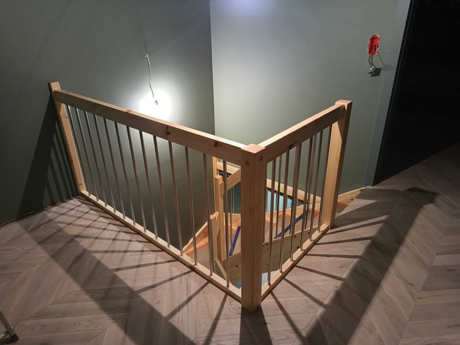 Schody samonośne z drewna klejonego świerk, sosna na wymiar