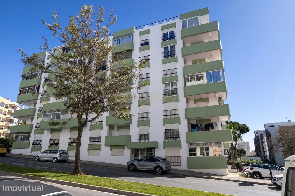Apartamento T0 com potencial de renovação perto da praia – excelente i